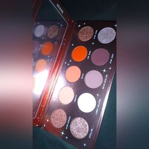 Item Eyeshadow palette